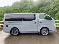 日産 キャラバン バン グランドプレミアムGX ロングボディ 低床_5人乗り_5ドア_4WD(AT_2.4_ディーゼル)