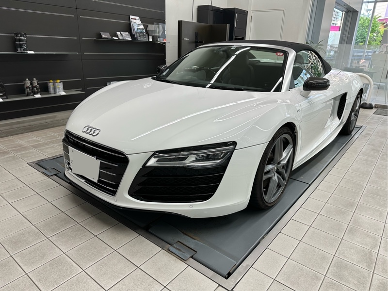 アウディ R8スパイダー スパイダー 5.2 FSI クワトロ_RHD_4WD(AT_5.2)