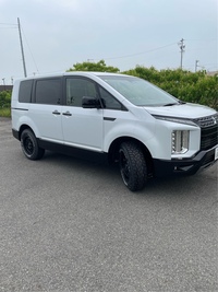 三菱 デリカD:5 シャモニー(電動サイドステップ装着車)_8人乗り_4WD(AT_2.3)