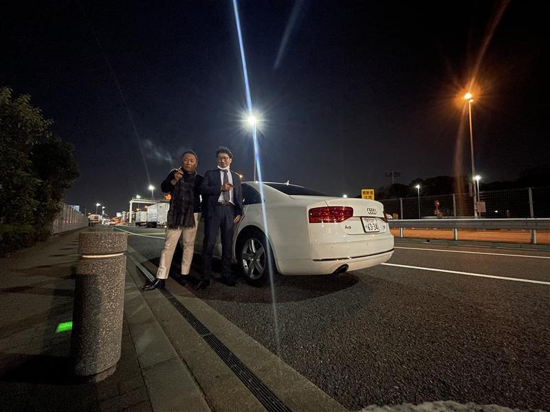アウディ A8 4.2 FSI クワトロ_RHD_4WD(AT_4.2)