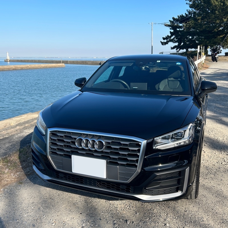 アウディ Q2