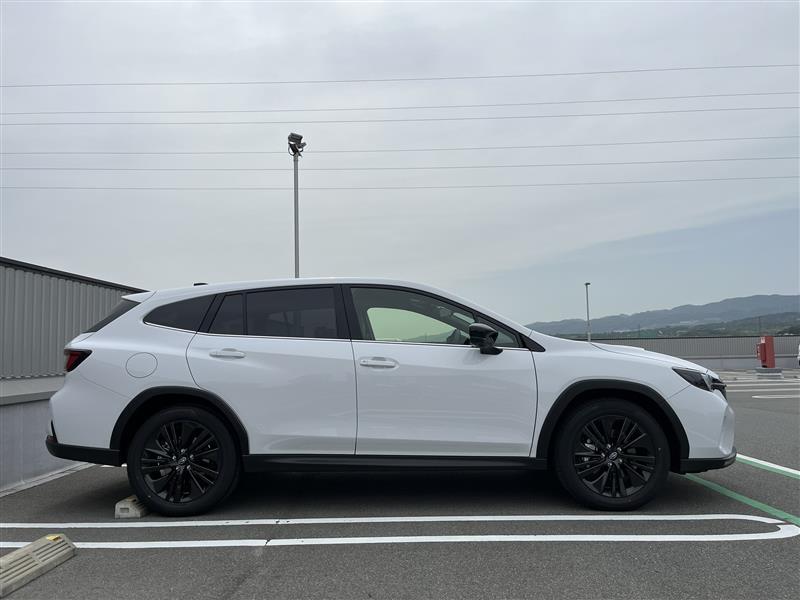 スバル レイバック ブラックセレクション_AWD(CVT_1.8)