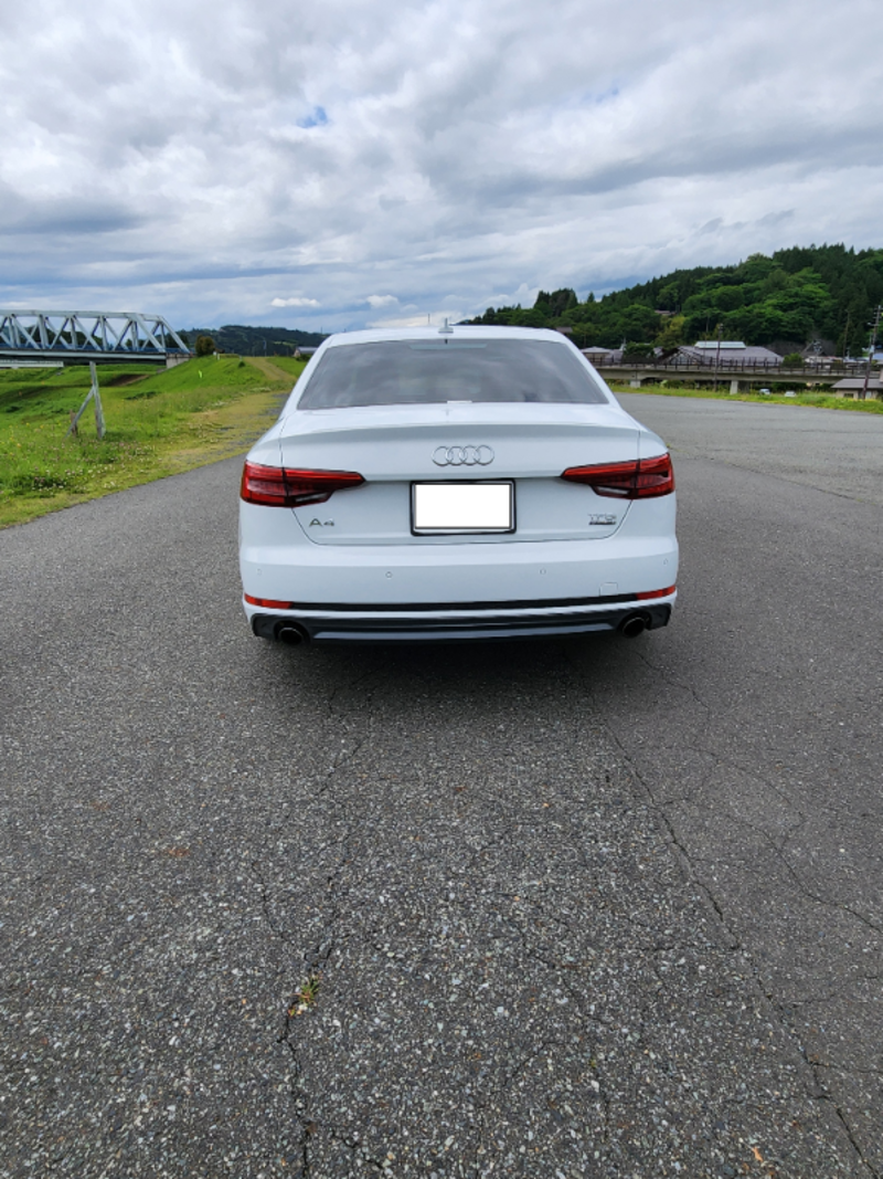 アウディ A4 （セダン） 2.0 TFSI クワトロ スポーツ_RHD_4WD(AT_2.0)
