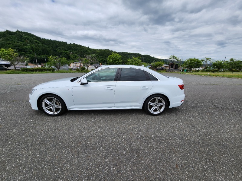 アウディ A4 （セダン） 2.0 TFSI クワトロ スポーツ_RHD_4WD(AT_2.0)