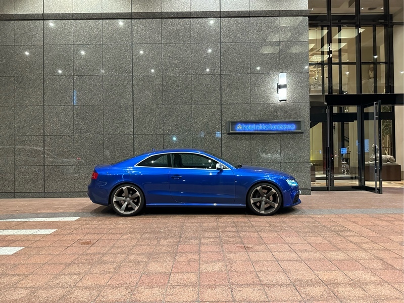 アウディ RS5 4.2 FSI クワトロ_4WD_RHD(AT_4.2)