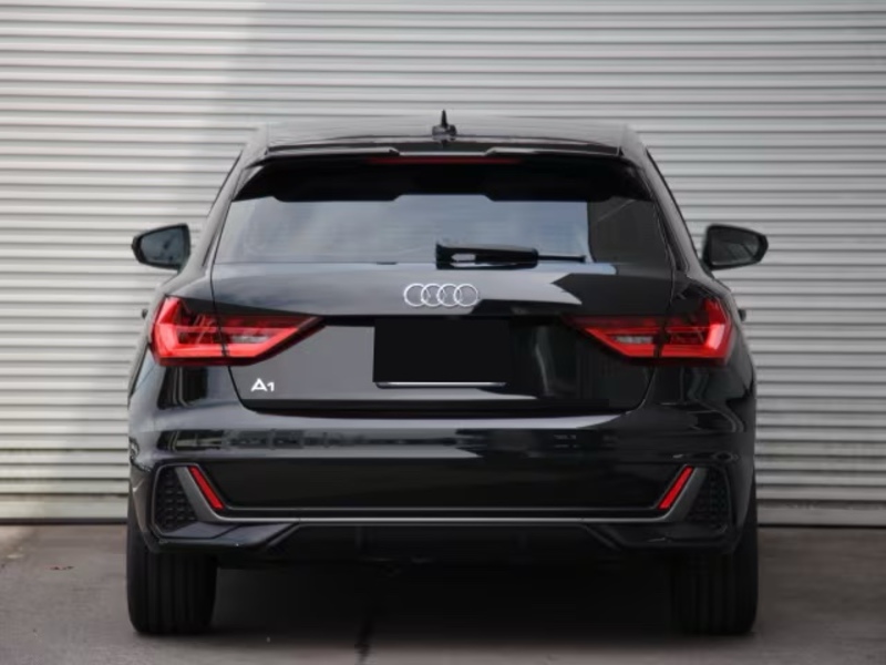 アウディ A1 スポーツバック A1 スポーツバック 35 TFSI Sライン_RHD(Sトロニック_1.5)