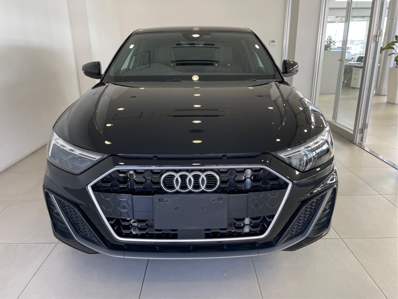 アウディ A1 スポーツバック A1 スポーツバック 35 TFSI Sライン_RHD(Sトロニック_1.5)