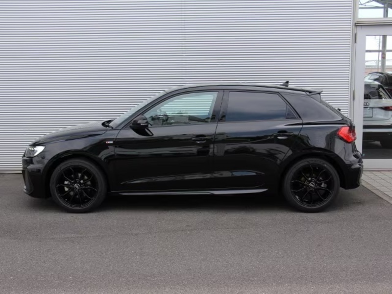 アウディ A1 スポーツバック A1 スポーツバック 35 TFSI Sライン_RHD(Sトロニック_1.5)