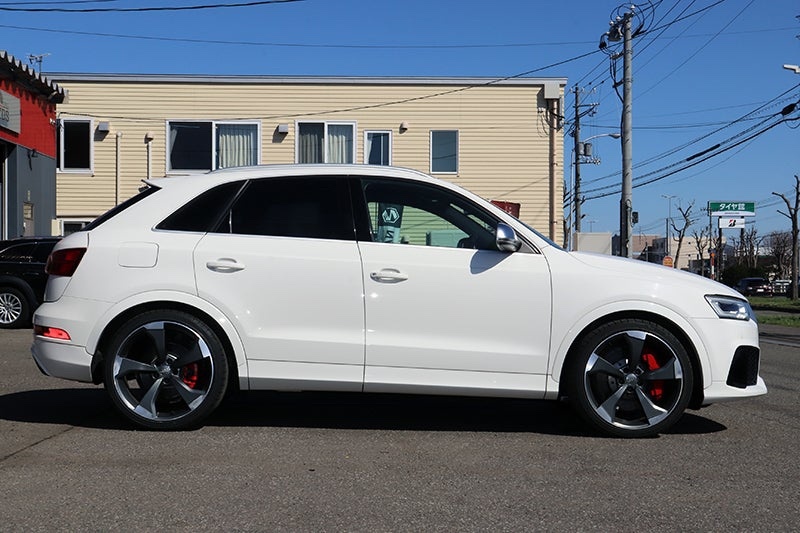 アウディ RS Q3 RS Q3 パフォーマンス_LHD_4WD(AT_2.5)