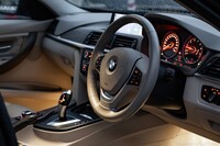 BMW 3シリーズ セダン 328i モダン_RHD(AT_2.0)
