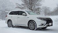 三菱 アウトランダーPHEV G_4WD(2.4)