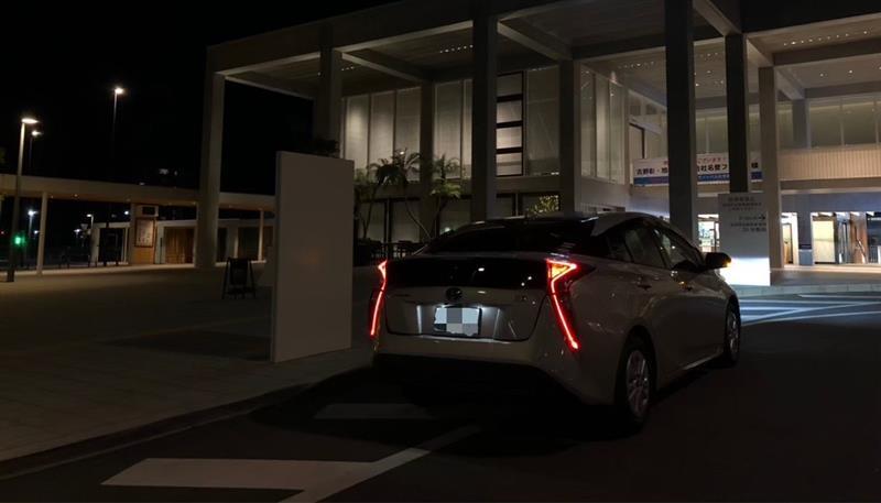 トヨタ プリウス Aプレミアム_E-Four(CVT_1.8)