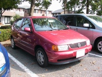 フォルクスワーゲン ポロ 標準車_RHD(5ドア_AT_1.6)