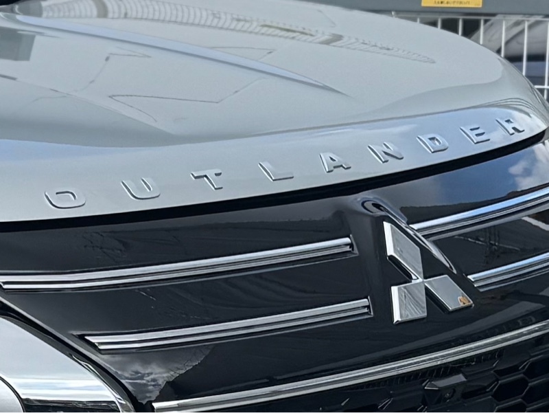 三菱 アウトランダーPHEV P エグゼクティブパッケージ_5人乗り_4WD(2.4)
