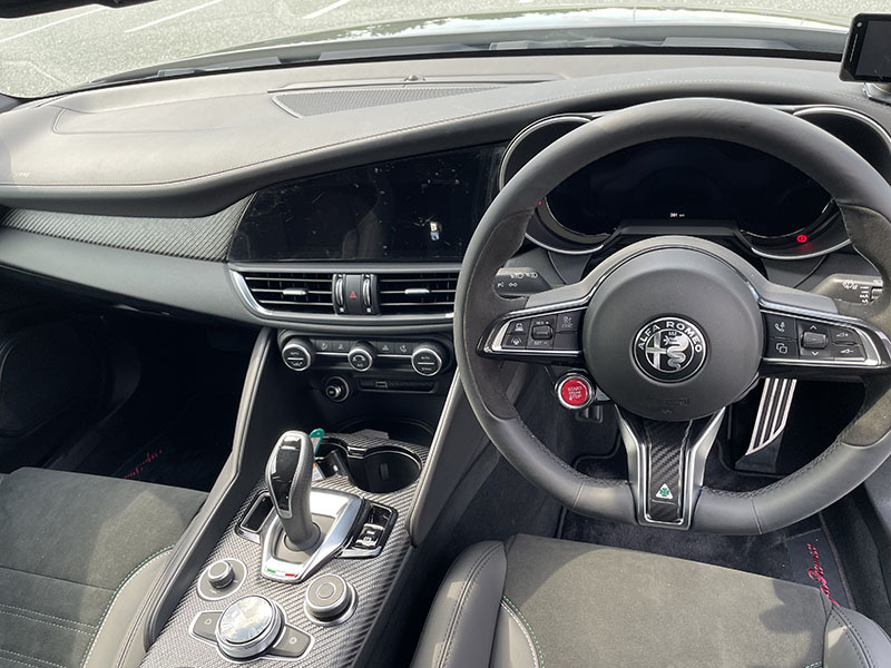 アルファロメオ ジュリア 2.9 V6 ビターボ クアドリフォリオ_RHD(AT_2.9)