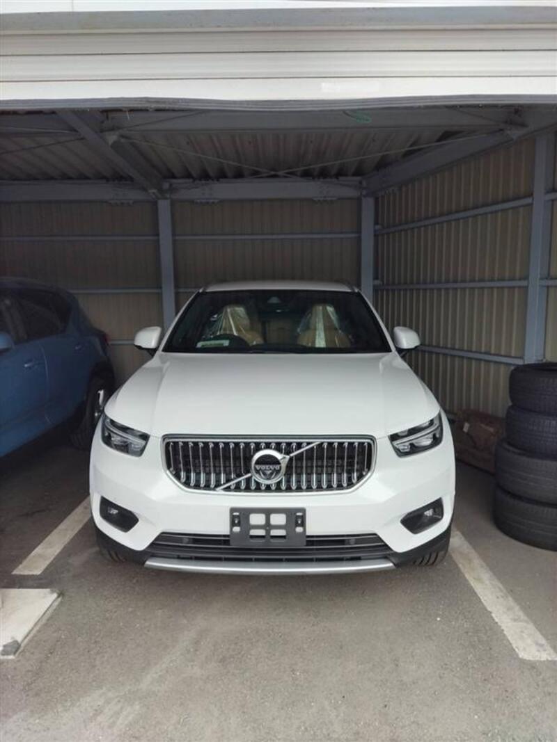 ボルボ XC40 B4 AWD インスクリプション_RHD_AWD(DCT_2.0)