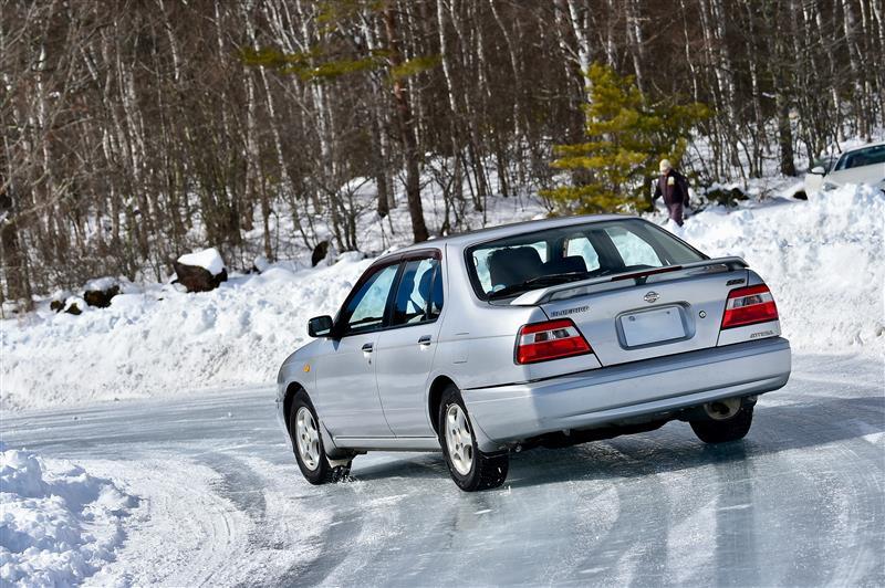 日産 ブルーバード 2.0SSS_アテーサ_Sセレクション_4WD(MT_2.0)