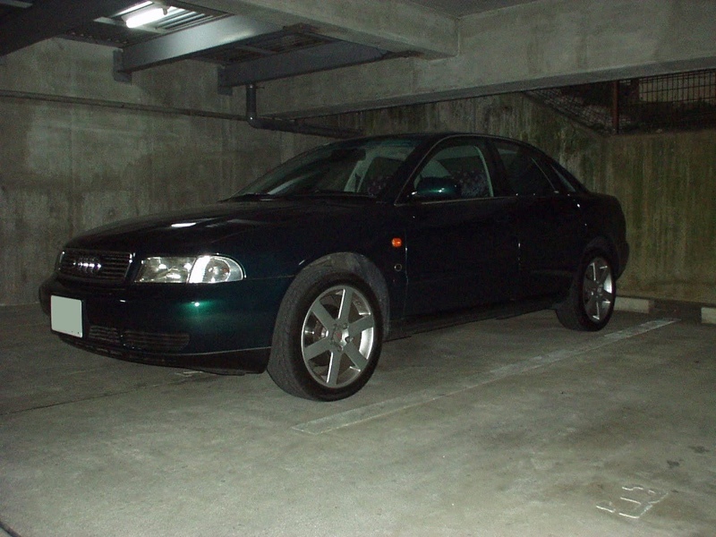 アウディ A4 （セダン） 1.8_RHD(AT_1.8)