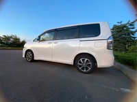 トヨタ ヴォクシー ZS“煌Z” 7人乗り_4WD(CVT_2.0)