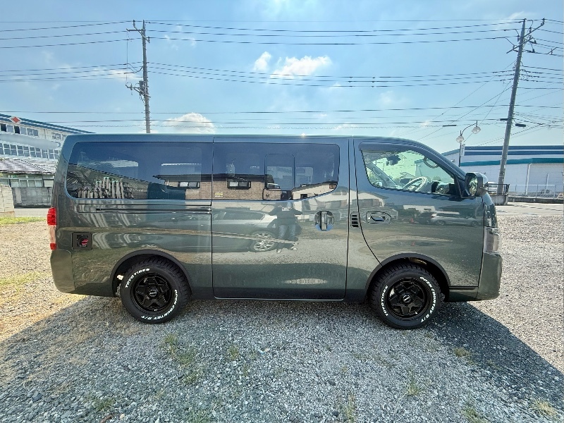 日産 キャラバン バン グランドプレミアムGX ロングボディ 低床_5人乗り_5ドア_4WD(AT_2.4_ディーゼル)