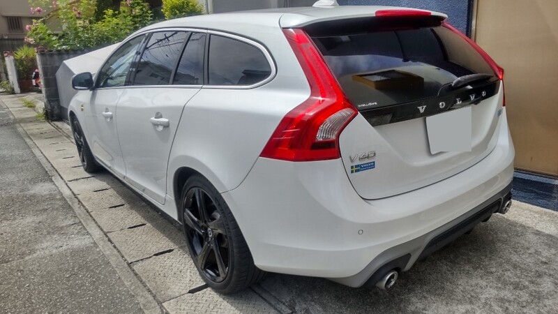 ボルボ V60 D4 Rデザイン_RHD(AT_2.0)