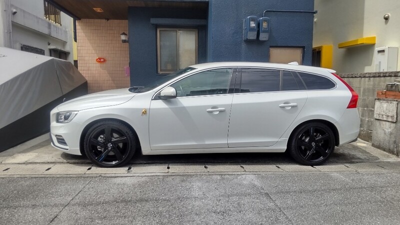 ボルボ V60 D4 Rデザイン_RHD(AT_2.0)