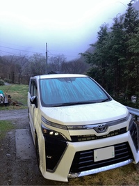 トヨタ ヴォクシー ZS_7人乗り_4WD(CVT_2.0)