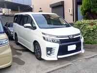 トヨタ ヴォクシー ZS“煌II”_8人乗り(CVT_2.0)