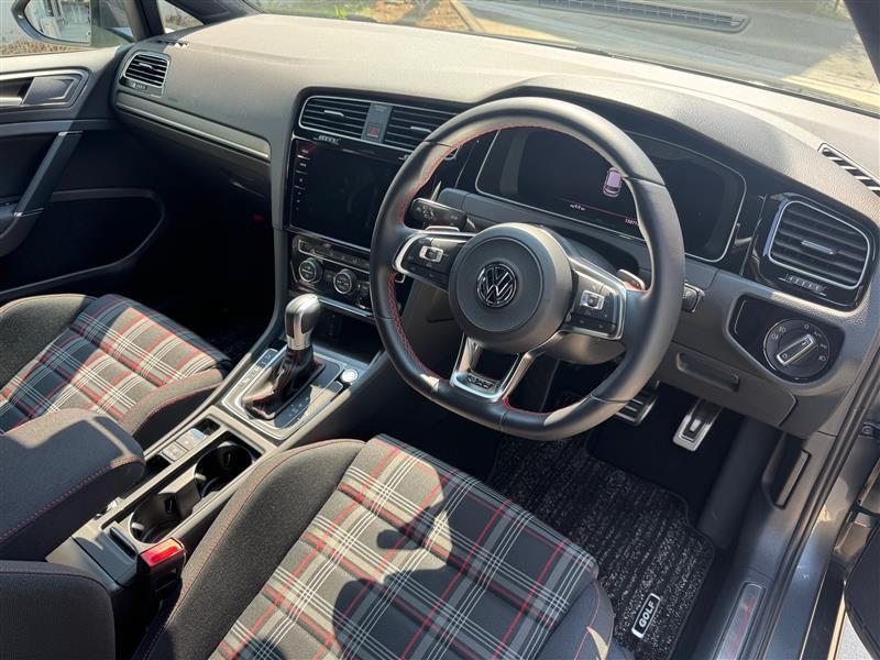 フォルクスワーゲン ゴルフ (ハッチバック) GTI ダイナミック_RHD(DSG_2.0)