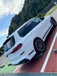 BMW X7 M60i xドライブ_RHD_4WD(AT_4.4)