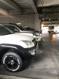 トヨタ ランドクルーザープラド TX_4WD(5ドア_AT_3.4_8人乗)