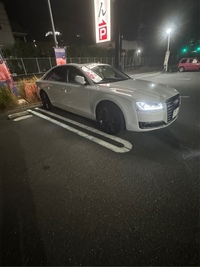 アウディ A8