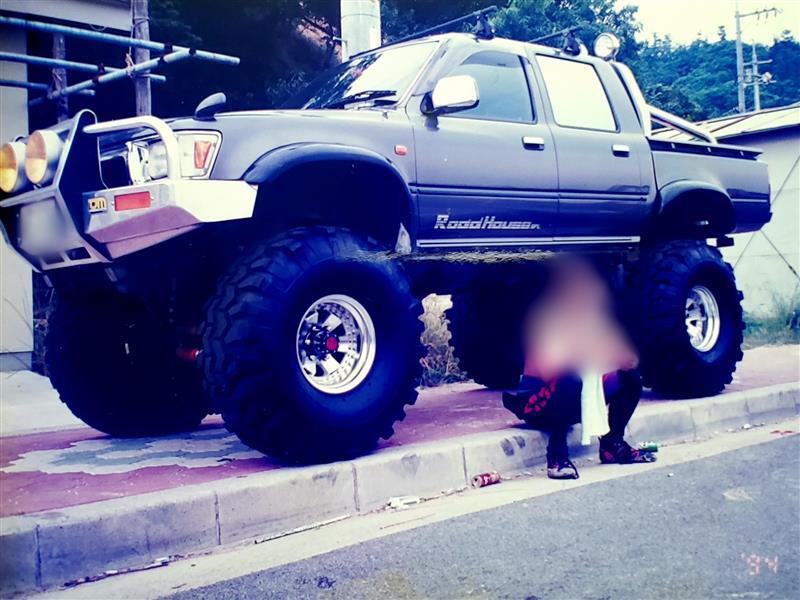 トヨタ ハイラックス ダブルキャブSSR_4WD(MT_2.8ディーゼル)