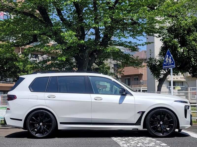 BMW X7 M60i xドライブ_RHD_4WD(AT_4.4)