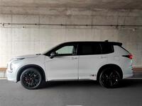 三菱 アウトランダーPHEV P_7人乗り_4WD(2.4)