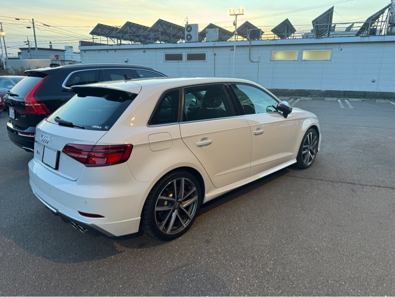 アウディ S3 スポーツバック （ハッチバック） スポーツバック_RHD_4WD(AT_2.0)