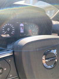 ボルボ XC40 B4 モメンタム _RHD(AT_2.0)