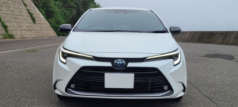 トヨタ カローラツーリングハイブリッド W×B(CVT_1.8_ハイブリッド)