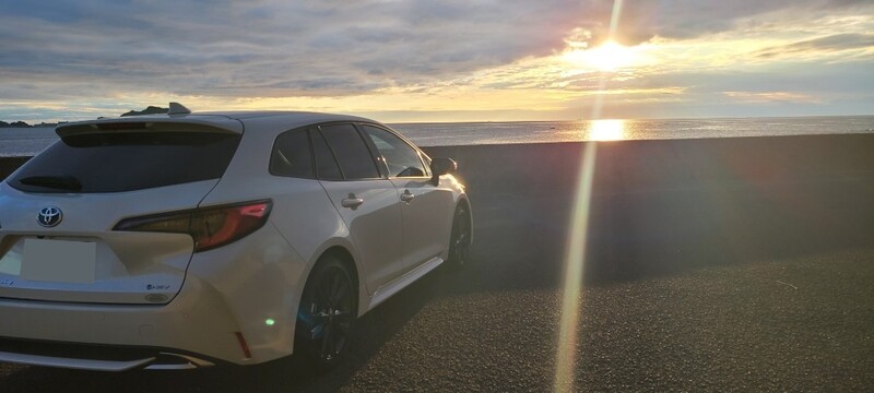 トヨタ カローラツーリングハイブリッド W×B(CVT_1.8_ハイブリッド)