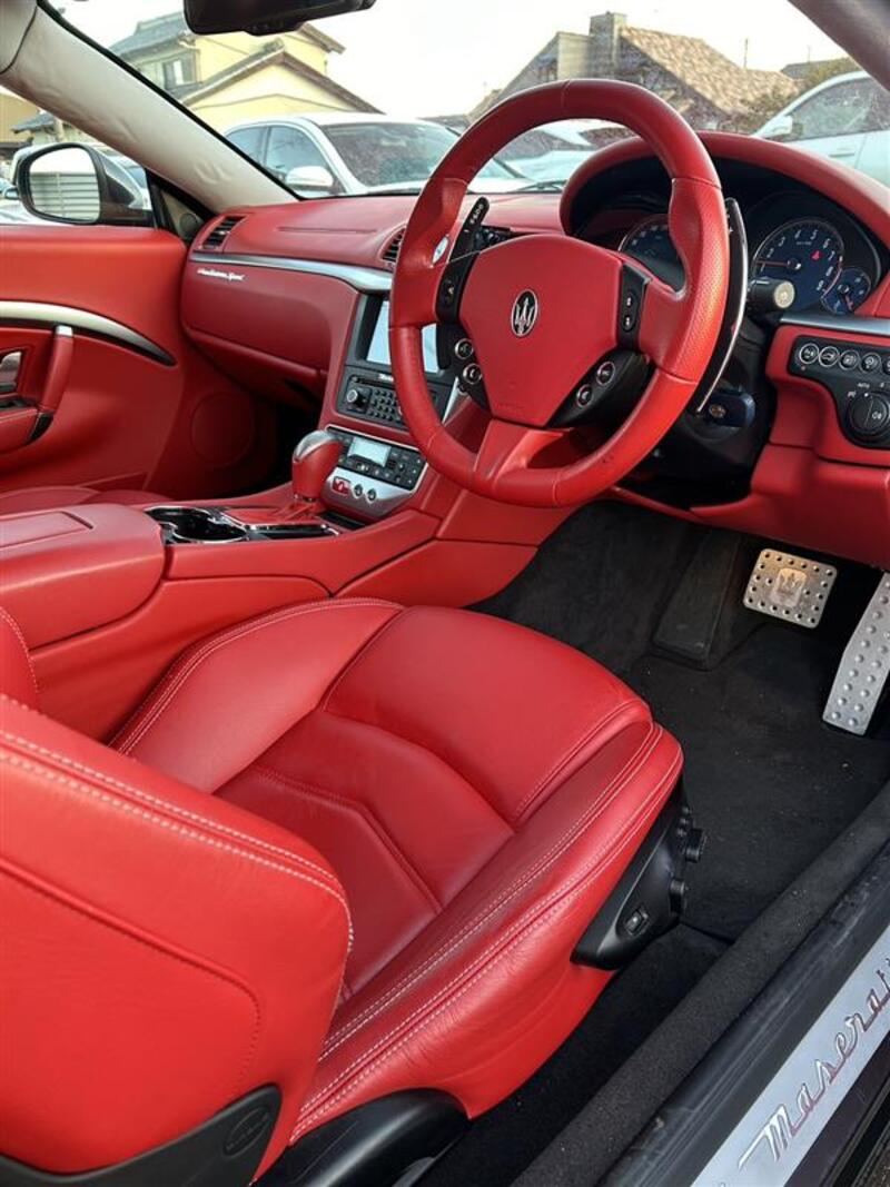 マセラティ グラントゥーリズモ スポーツ MCオートシフト_LHD(AT_4.7)