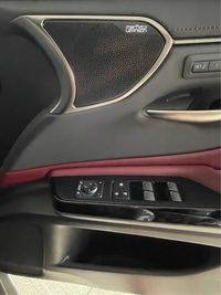 レクサス ESハイブリッド 300h“グレイスフル エスコート”(CVT_2.5)