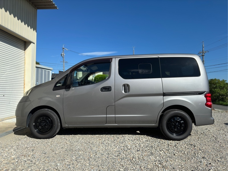 日産 NV200バネットバン DX_5人乗り(MT_1.6)