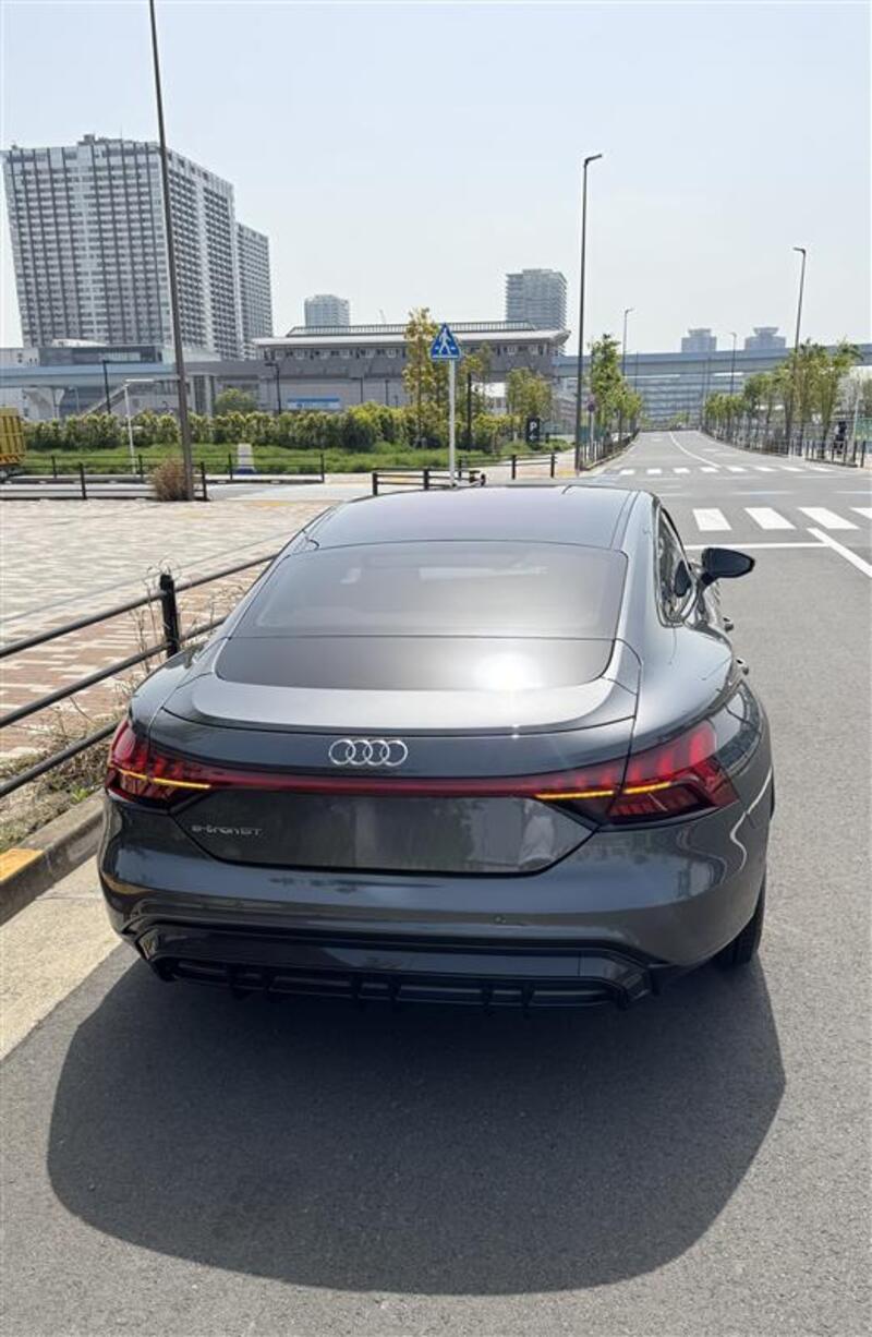 アウディ e-tron GT e-トロン GT クワトロ_RHD_4WD(AT)