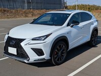 レクサス NXハイブリッド 300h“Fスポーツ”(CVT_2.5)