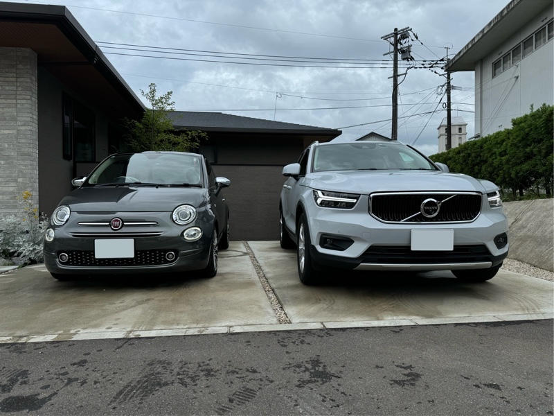 ボルボ XC40 B4 モメンタム _RHD(AT_2.0)