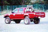 トヨタ ハイラックス ダブルキャブSR_4WD(MT_2.8ディーゼル)