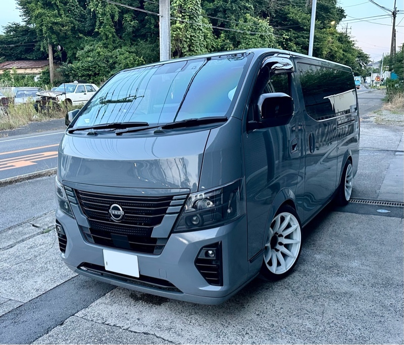 日産 キャラバン バン グランドプレミアムGX ロングボディ 低床_5人乗り_5ドア(AT_2.4_ディーゼル)