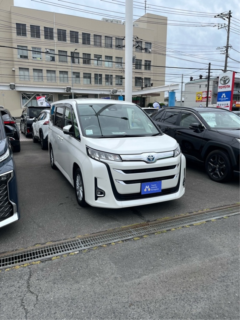 トヨタ ノア ハイブリッド Z_7人乗り(CVT_1.8_ハイブリッド)