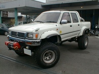 トヨタ ハイラックス ダブルキャブSSR_4WD(MT_2.8ディーゼル)
