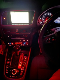 アウディ Q5 2.0TFSIクワトロ_RHD_4WD(AT_2.0)